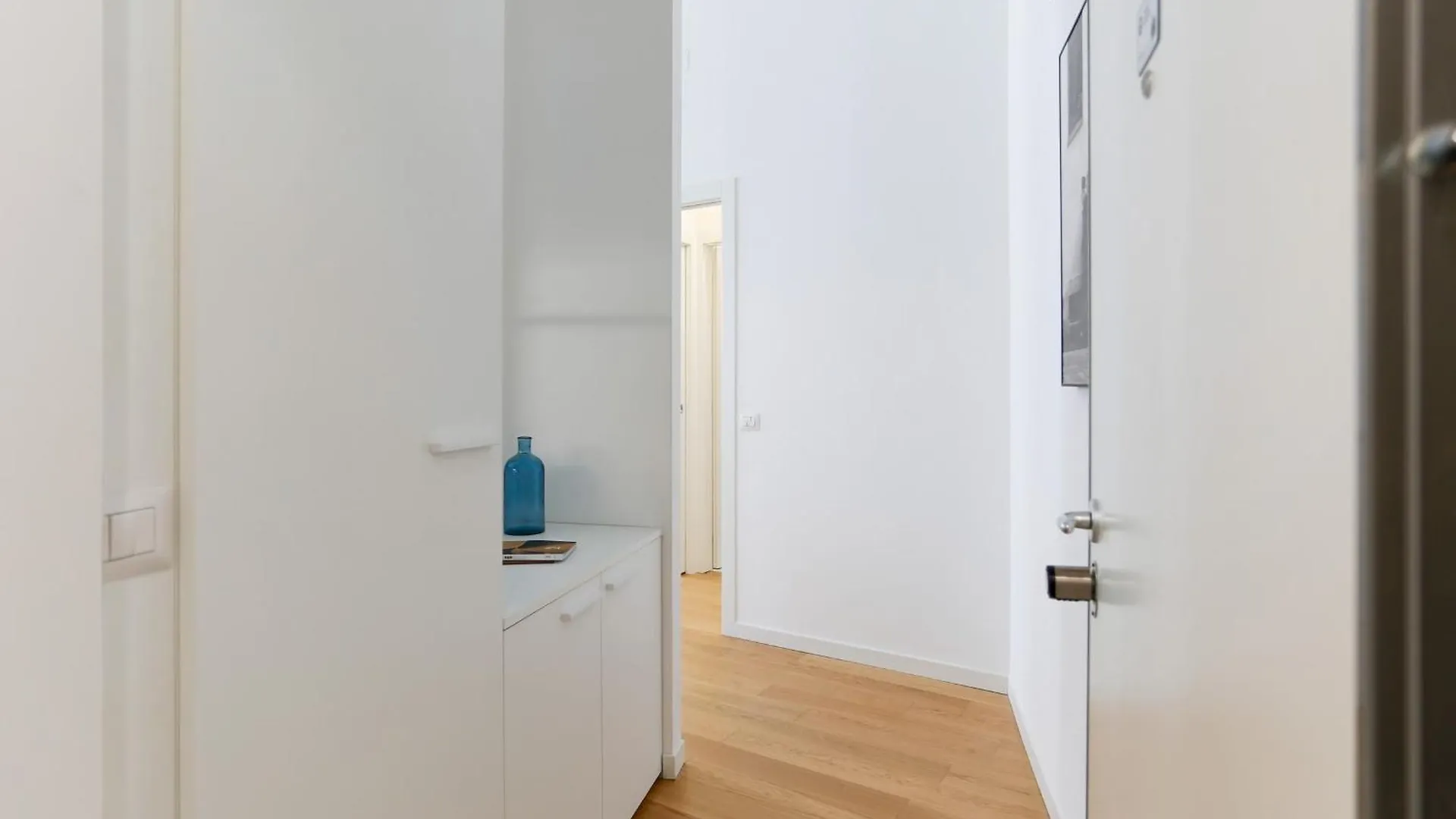 The Best Rent - Modern One Bedroom Apartment In San Babila Milano 0*,