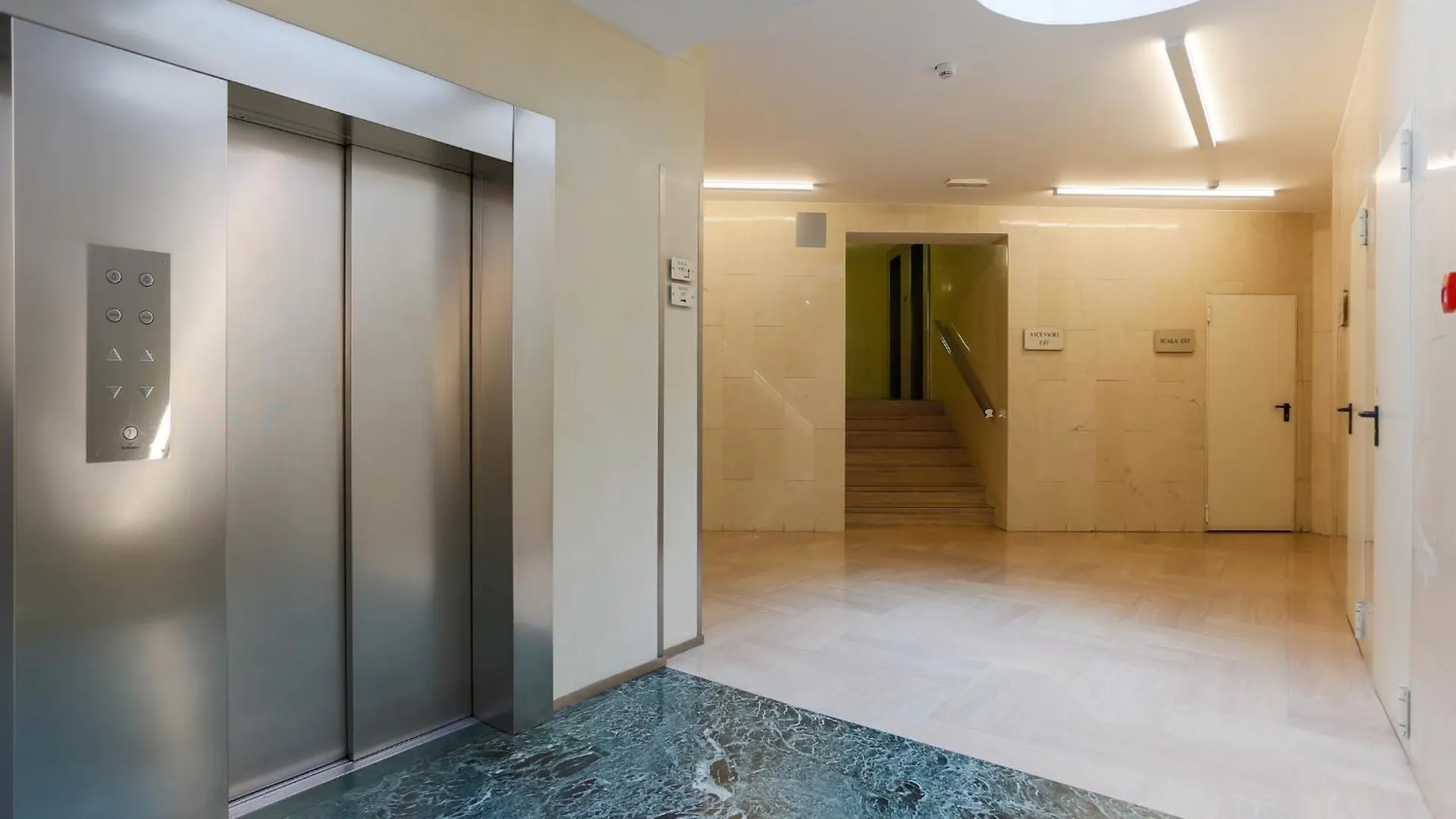 The Best Rent - Modern One Bedroom Apartment In San Babila Milano Italia