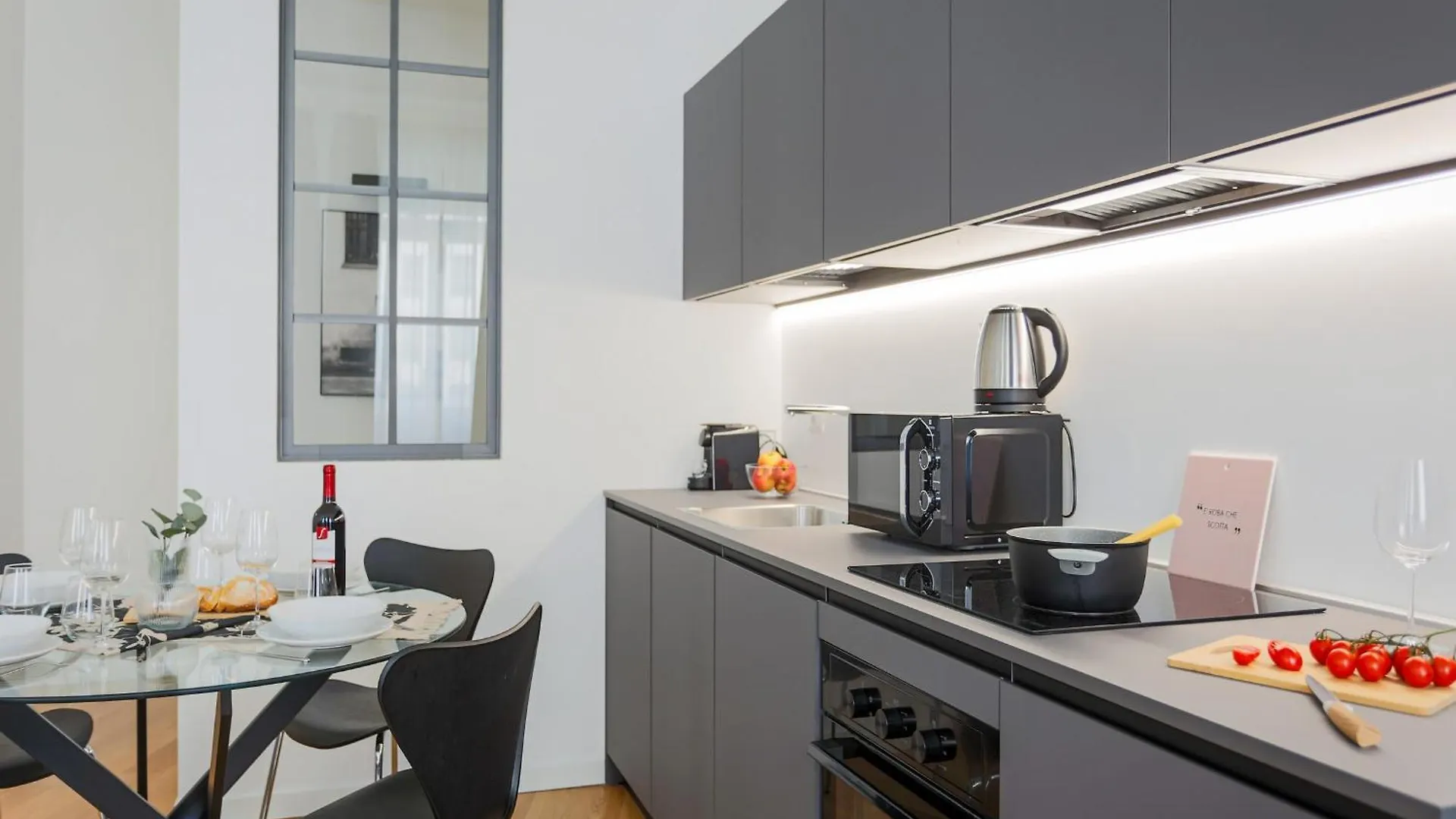 The Best Rent - Modern One Bedroom Apartment In San Babila Milano